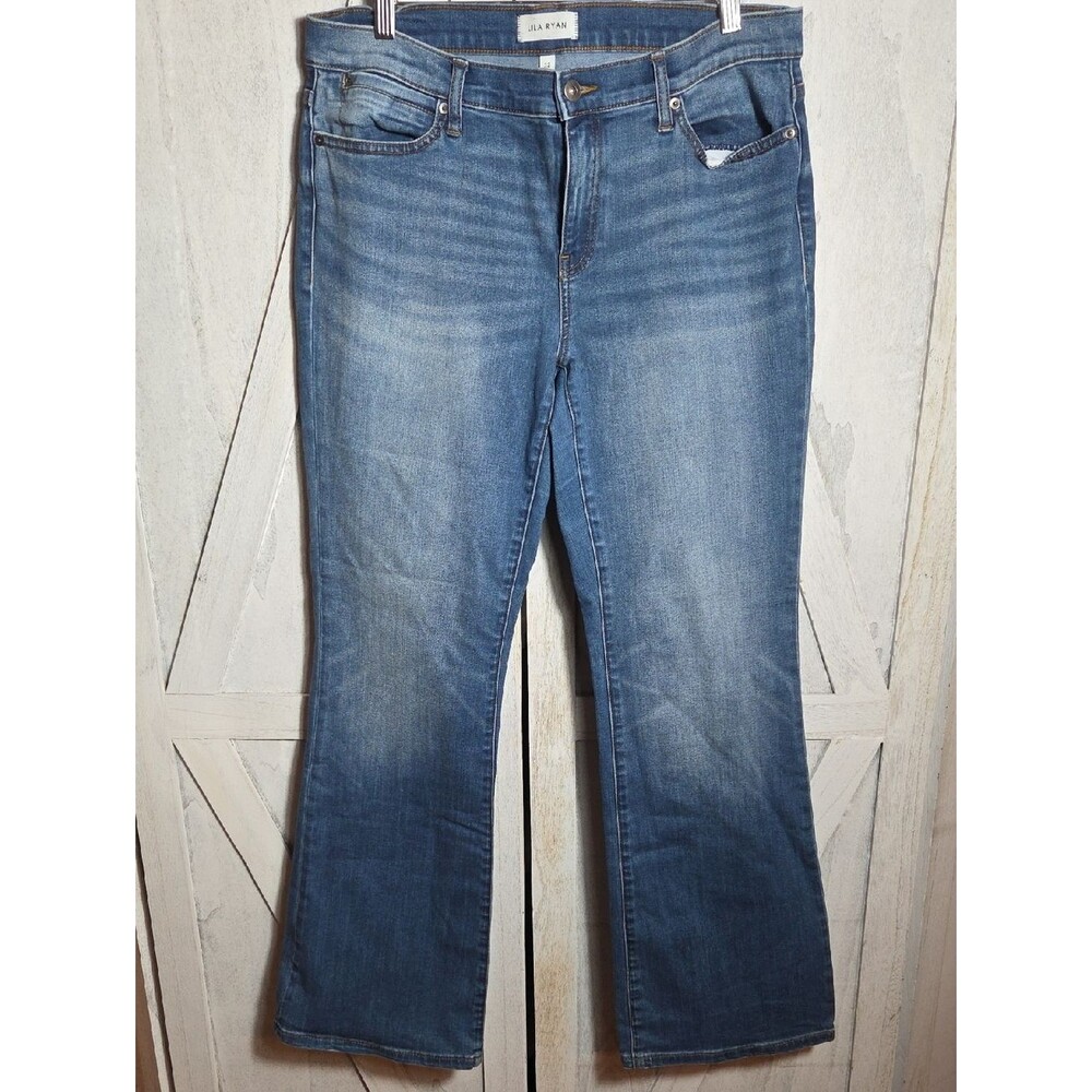 Lila Ryan Boot Cut Jeans Size 32